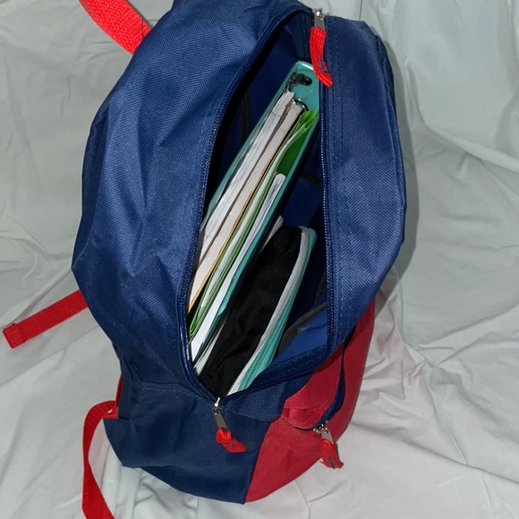 this red and navy blue backpack is perfect for you! - Picture 4 of 5